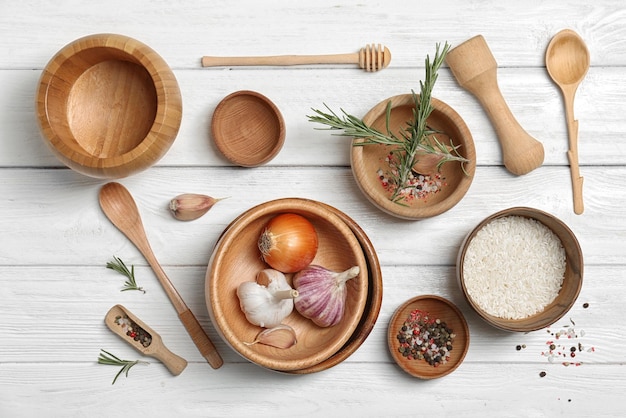 miska świeżych składników na blacie